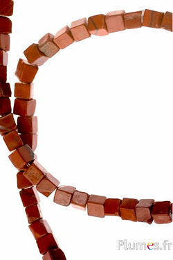 Perles en cornaline cubes - 4 x 4 x 4 mm, trou 0.8 mm - rouge brun